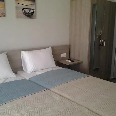 Lolas Apartment Platanias (Crete)